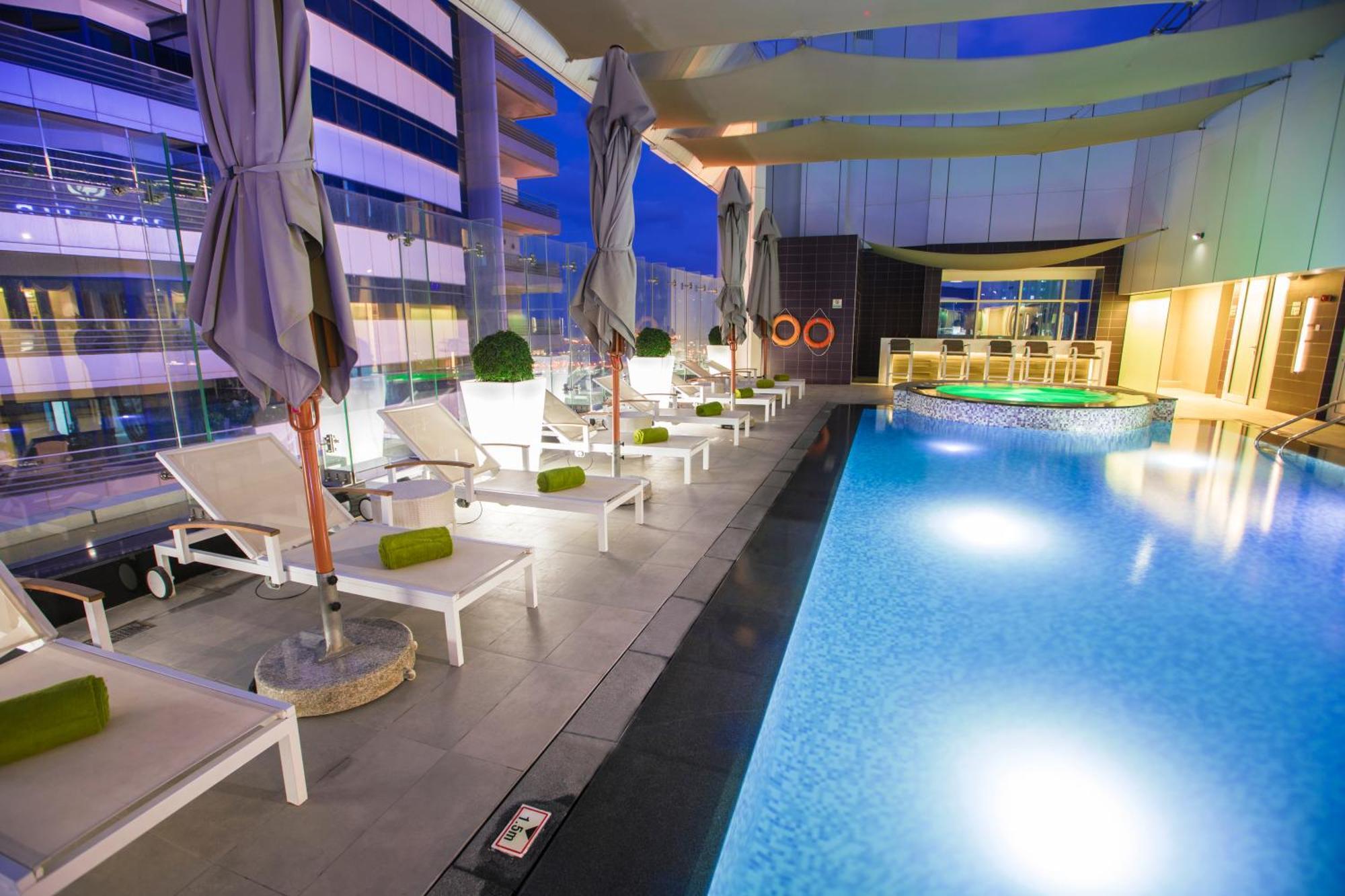 The Act Hotel Šardžá Zařízení fotografie The pool at the 30th